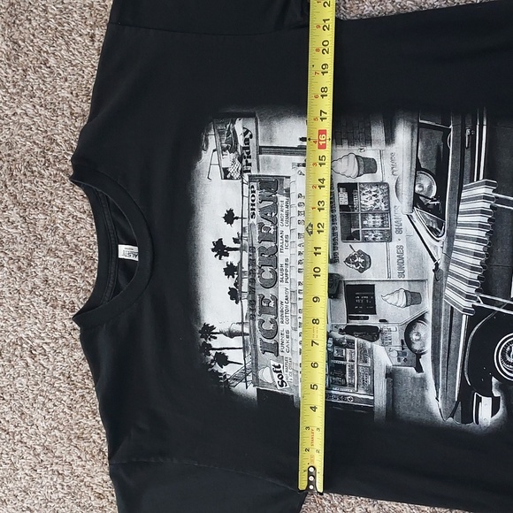 Graphic T-shirt with Lowrider - Picture 7 of 9